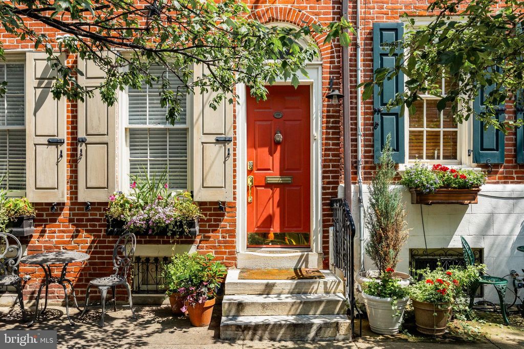 Photo of 129 Bainbridge Street, PHILADELPHIA, PA 19147 (MLS # PAPH2552204)