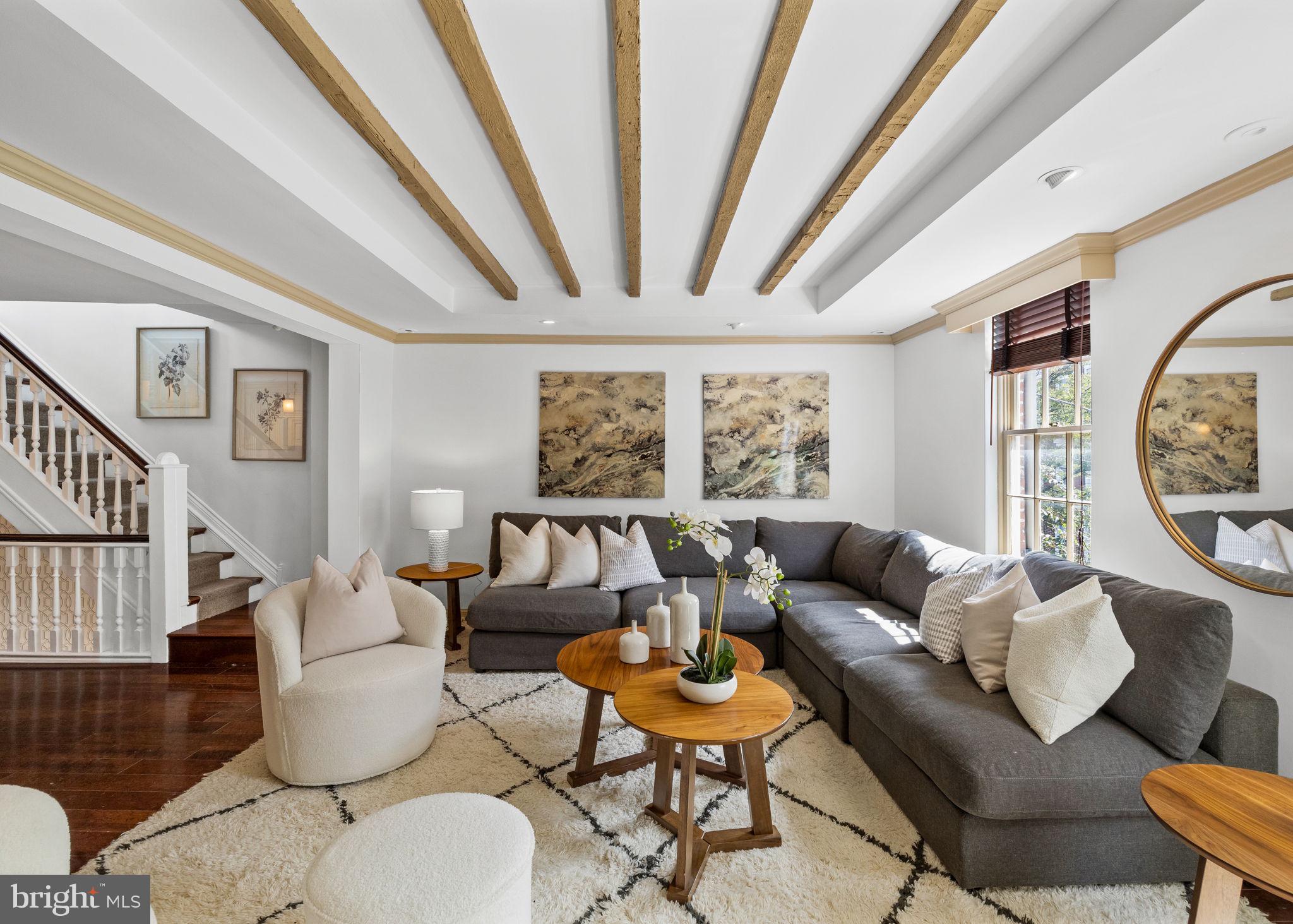 QUEEN VILLAGE - Residential Income