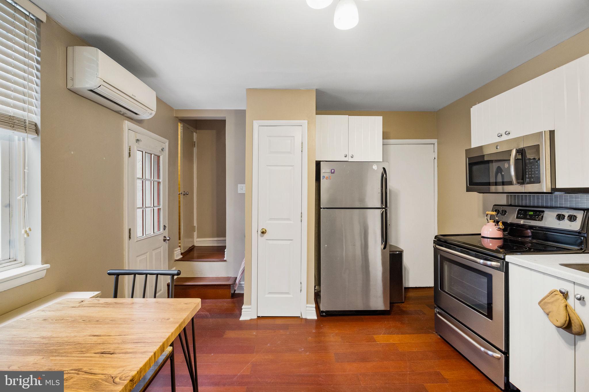 QUEEN VILLAGE - Residential Income