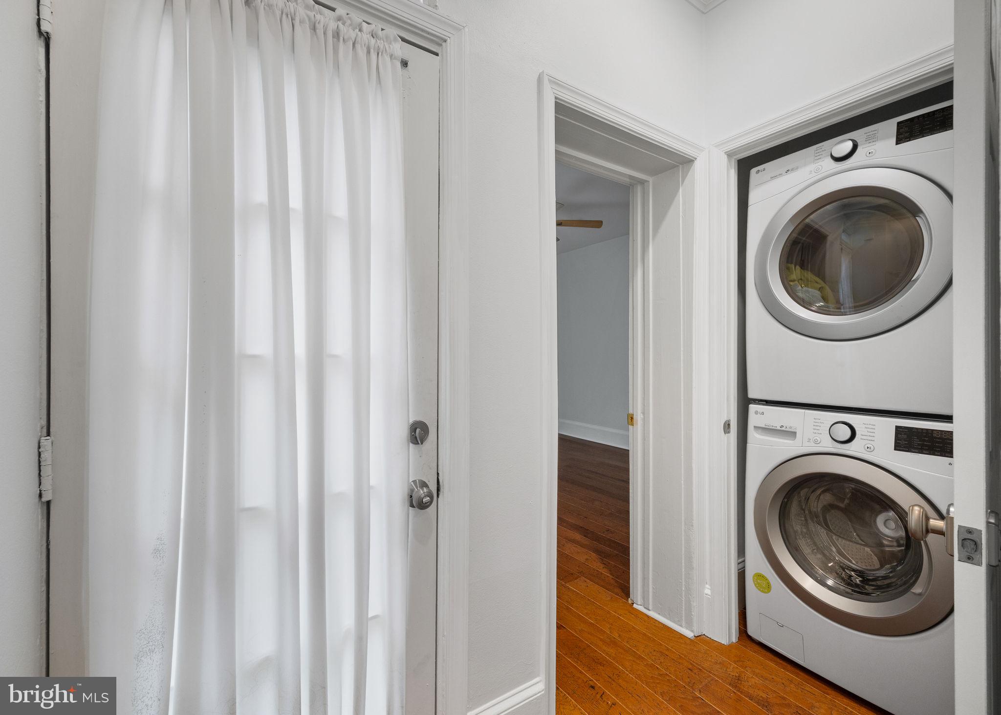 QUEEN VILLAGE - Residential Income