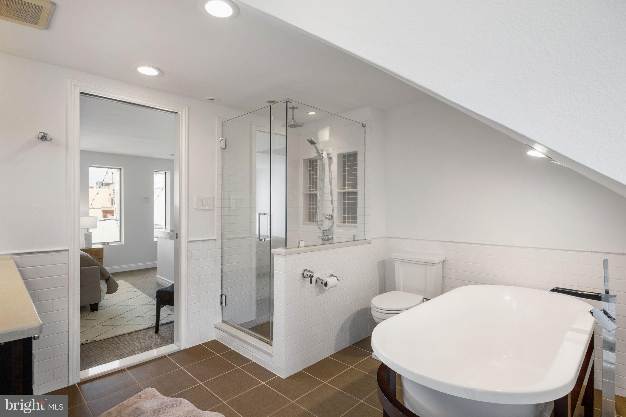 QUEEN VILLAGE - Residential Income