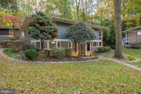 Photo of 3941 Rickover Road, SILVER SPRING, MD 20902 (MLS # MDMC2196354)