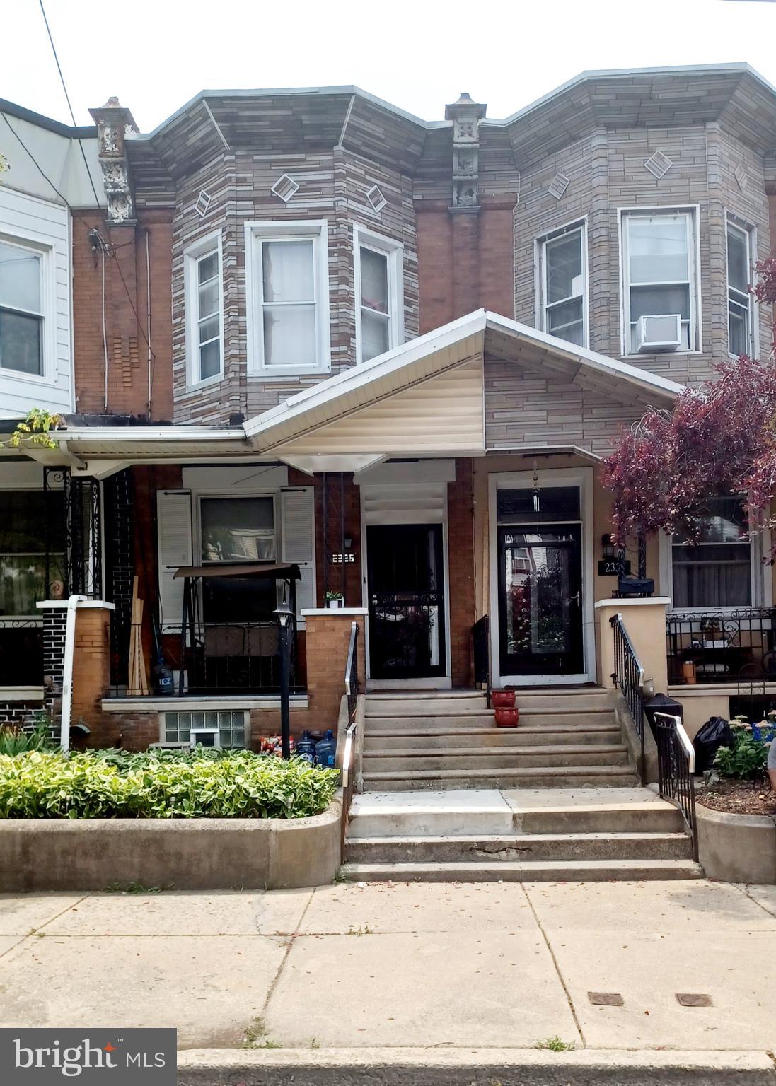 Excellent opportunity for first time home buyer or investor. Living room, dining room, large eat in kitchen, with hardwood floors throughout. Also a partial powder room on the first floor level. Second floor has three bedrooms and full bath with shower; Rear Fenced in backyard; Full basement for storage Property located near restaurants and cafes ; Located near SEPTA stops and easy to commute to center to center city.
TLC Selling in "As Is Condition". Great Value!