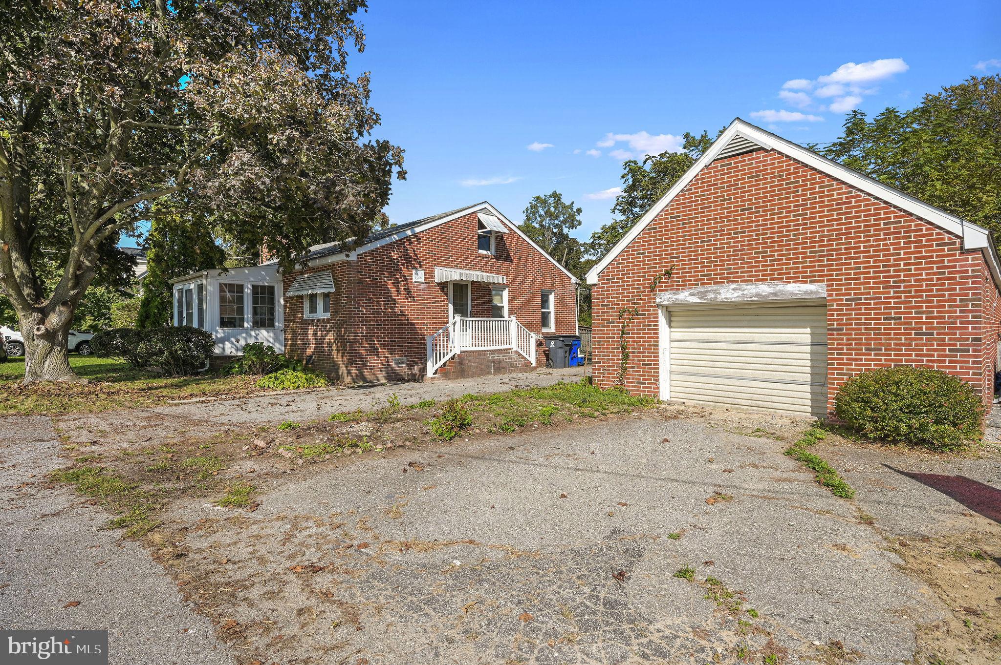 32 BELL STREET