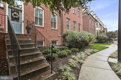 20 MAXWELL SQUARE FREDERICK MD 21701