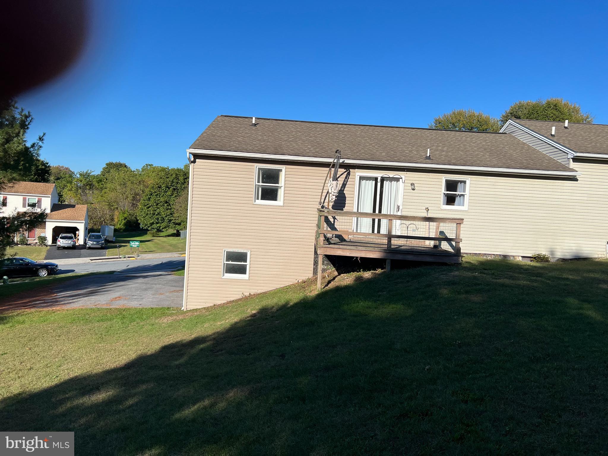 TWIN HILLS - Residential