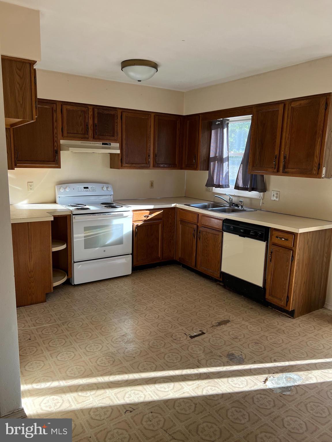 TWIN HILLS - Residential