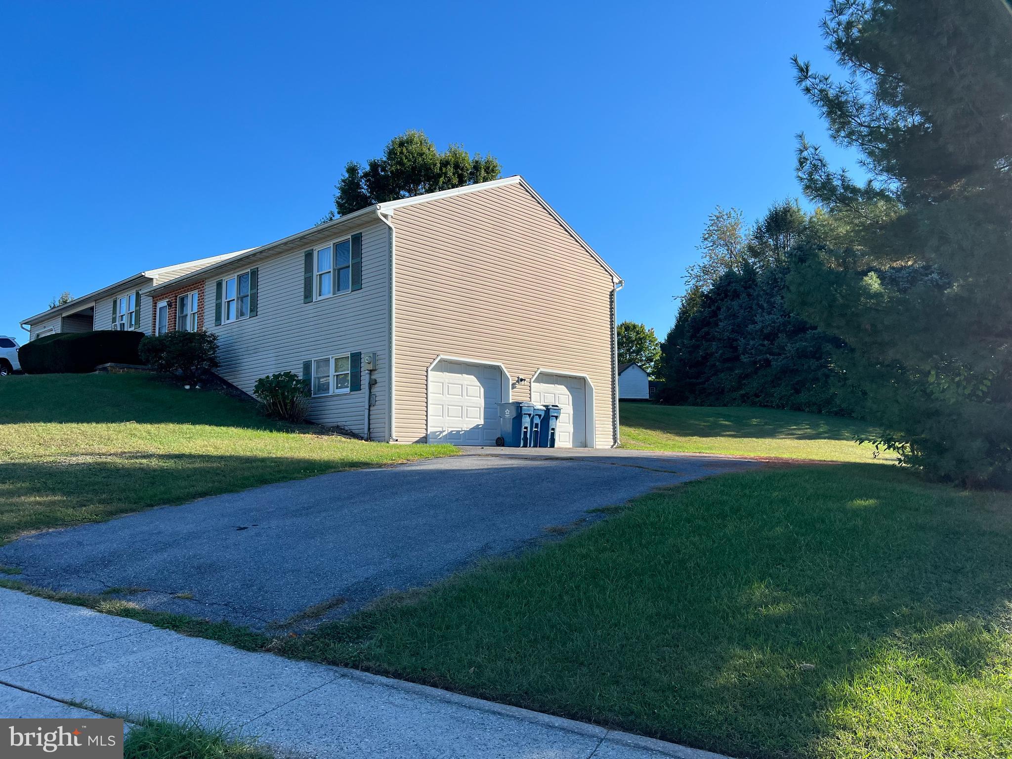 TWIN HILLS - Residential