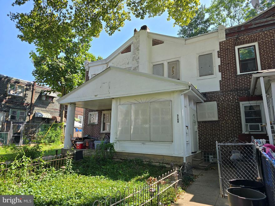 Investor Special! End-of-Row 3-Bedroom Home with lots of potential.
This 3-bedroom, 1-bathroom property is an excellent opportunity for investors or savvy homebuyers looking to add value.  AS-IS Sale.