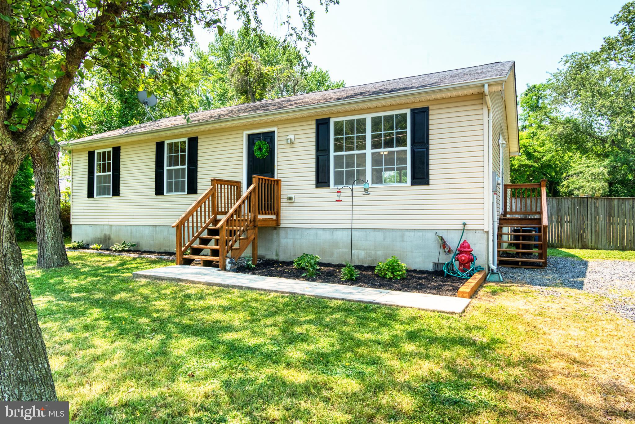 GOLDEN BEACH - Residential