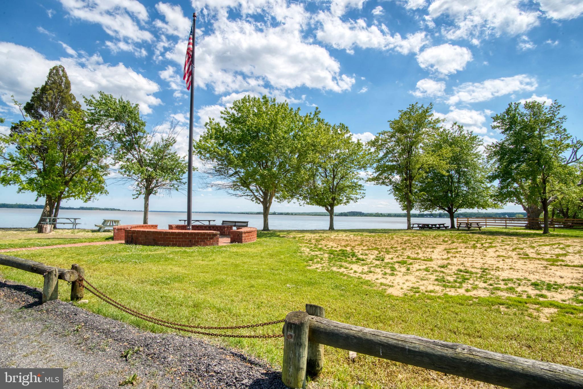 GOLDEN BEACH - Residential