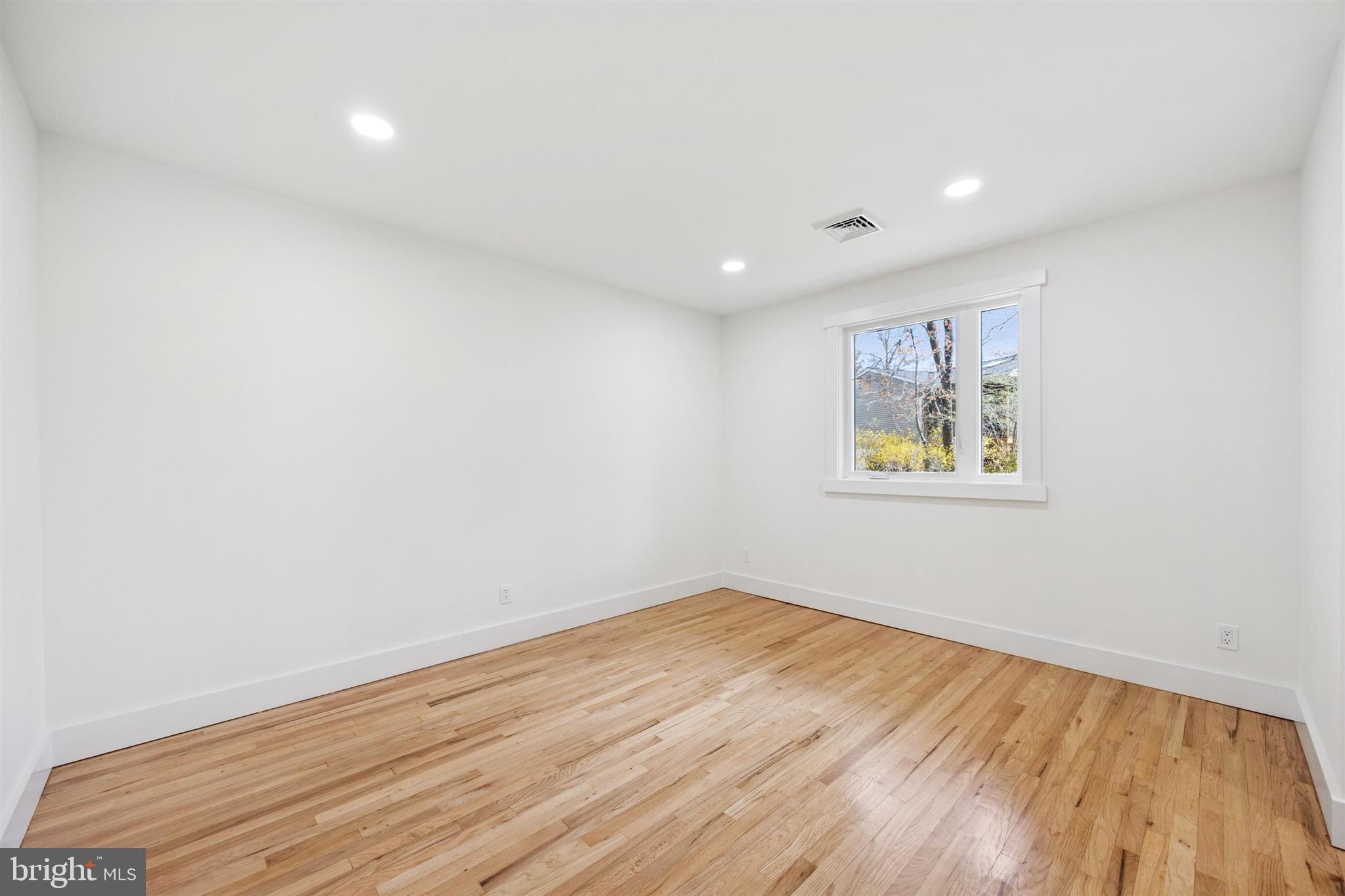 MEADOWS AT VALLEYFRG - Residential