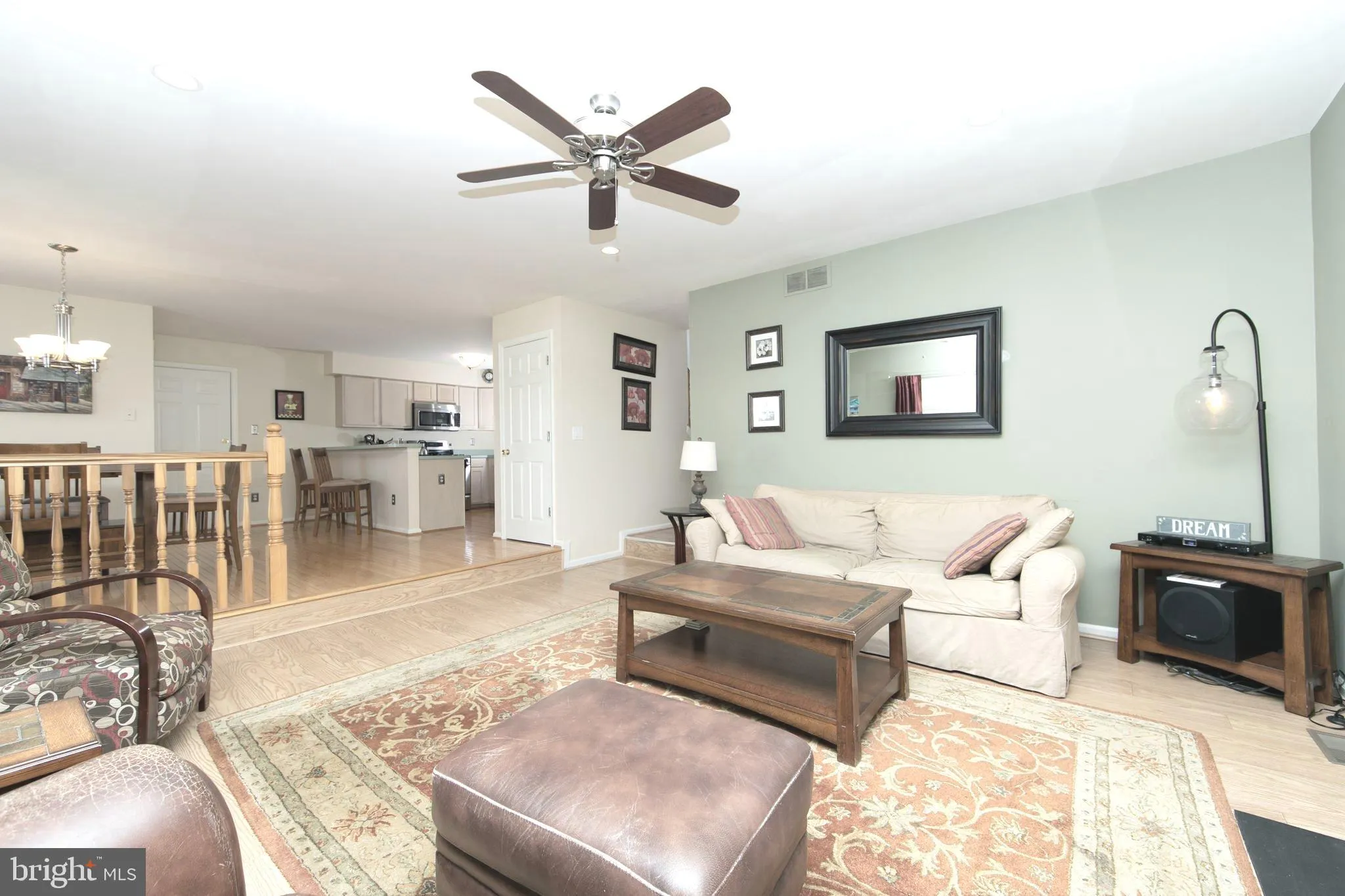 Williamstown, New Jersey 08094, United States, 3 Bedrooms Bedrooms, ,4 BathroomsBathrooms,Residential,Contingent,89190