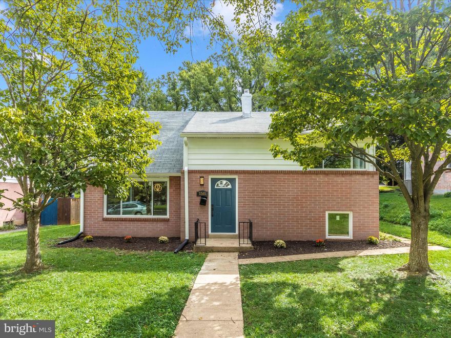 THIS WEEKEND ONLY Special Price OFFERS DUE ON MONDAY.
Step into this recently renovated 4-bedroom, 2-bathroom brick home that beautifully marries classic charm with modern convenience. The updated kitchen boasts sleek stainless steel appliances, making it as stylish as it is functional. With four inviting bedrooms and two well-appointed bathrooms, this home offers both space and comfort. The enduring brick exterior adds curb appeal, and the backyard is a private oasis.