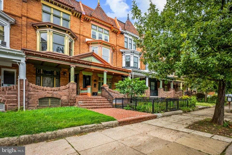 Townhouse For Sale - 2736 N Calvert Street<br/> BALTIMORE, MD 21218