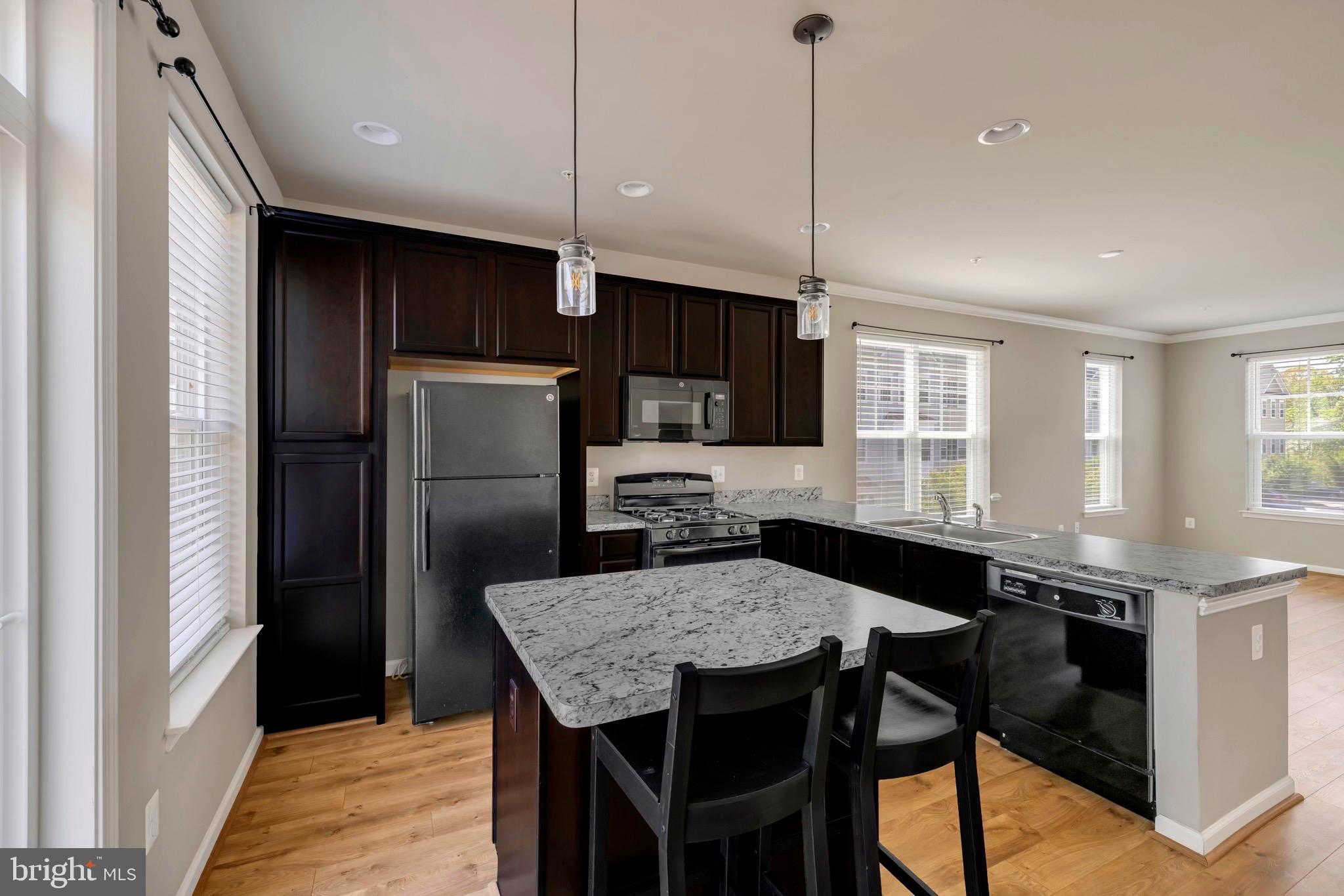 OAKVIEW VILLAGE - Residential