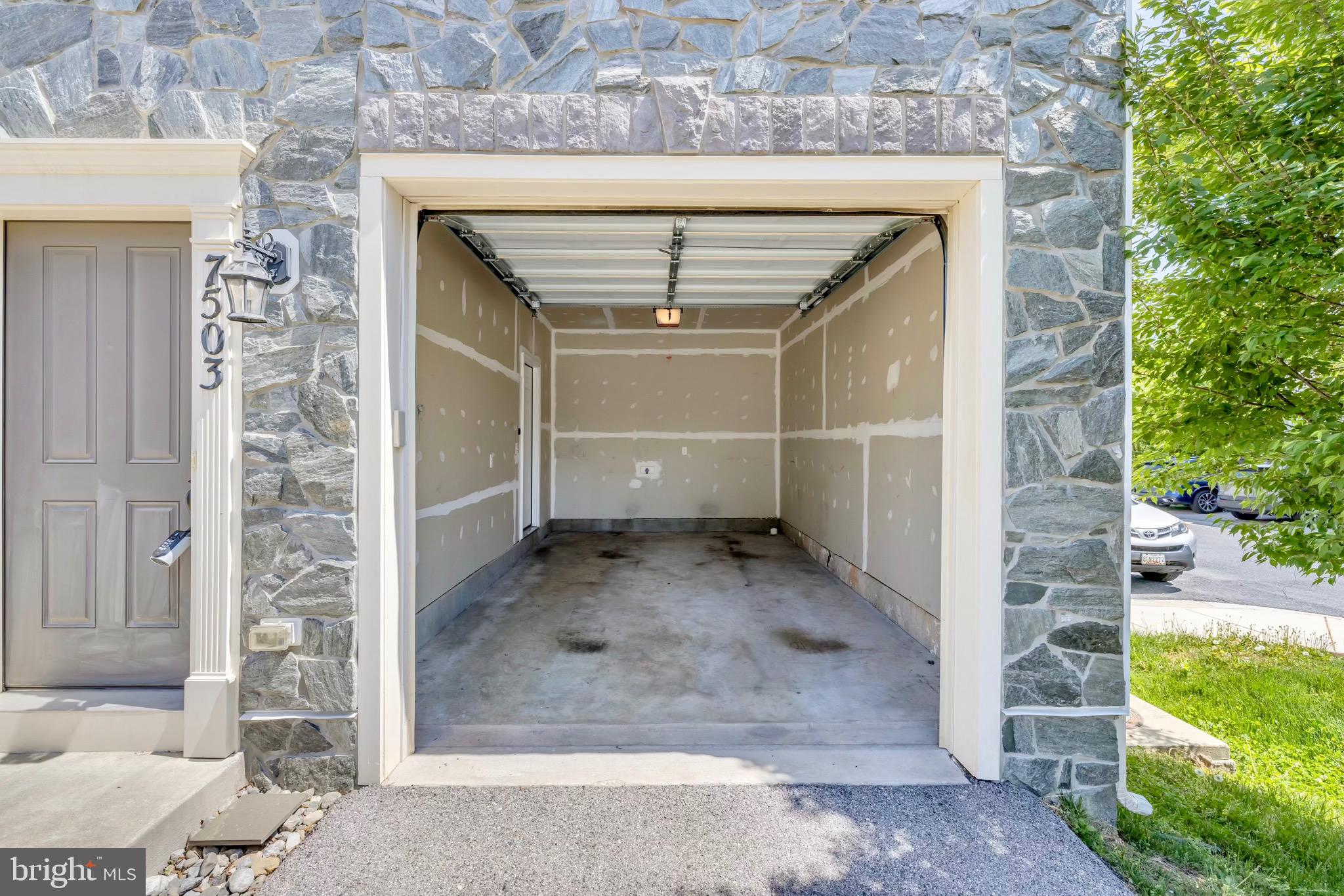 OAKVIEW VILLAGE - Residential