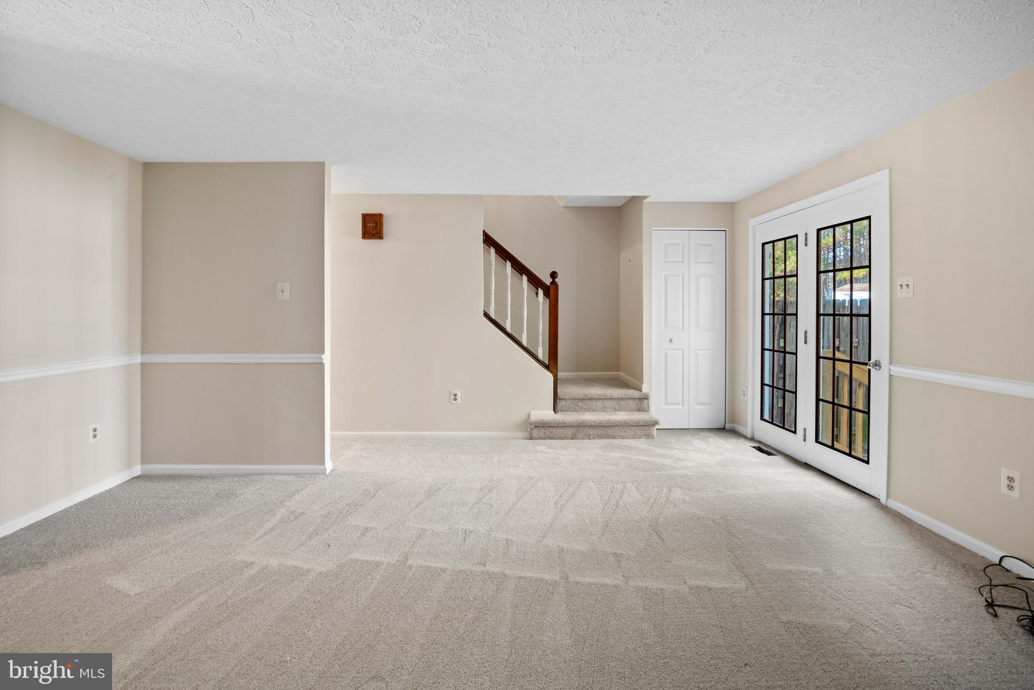 HUNTING QUARTERS - Residential