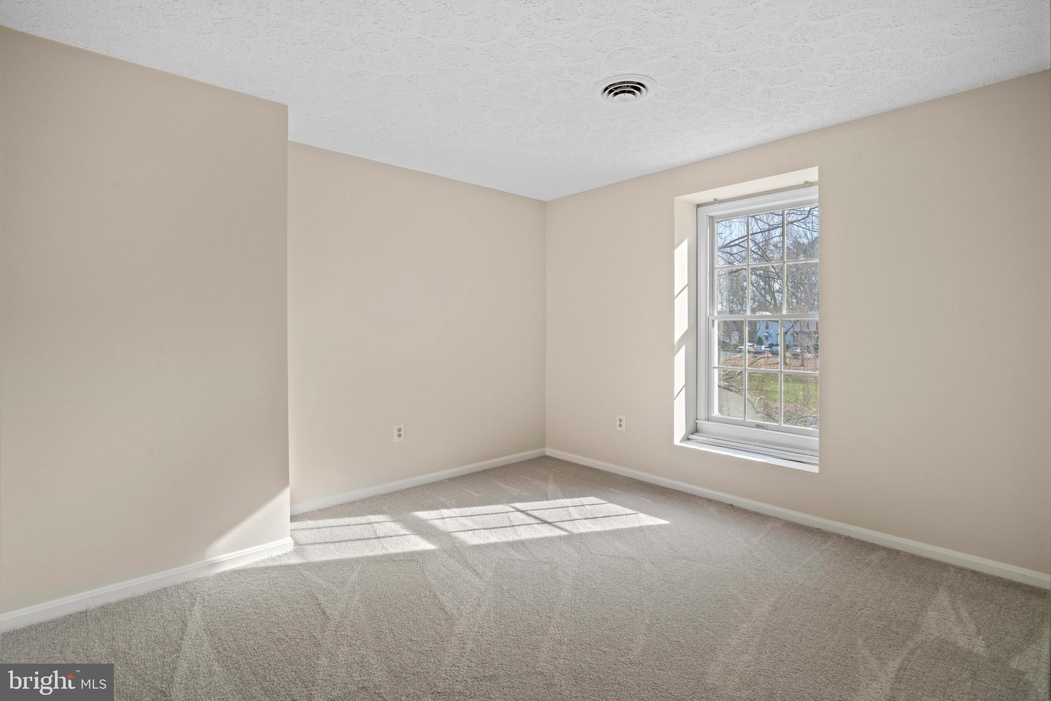 HUNTING QUARTERS - Residential