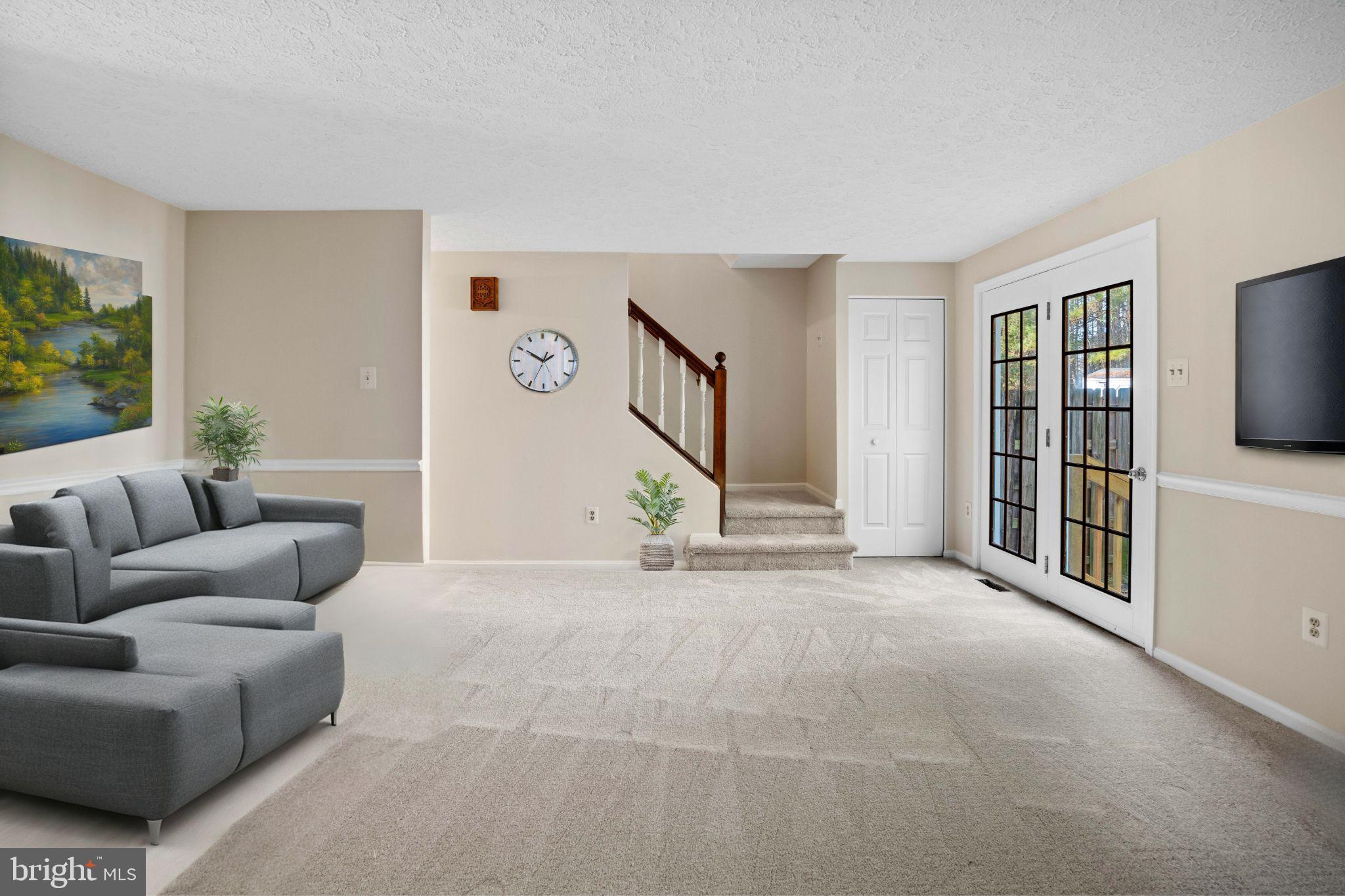 HUNTING QUARTERS - Residential