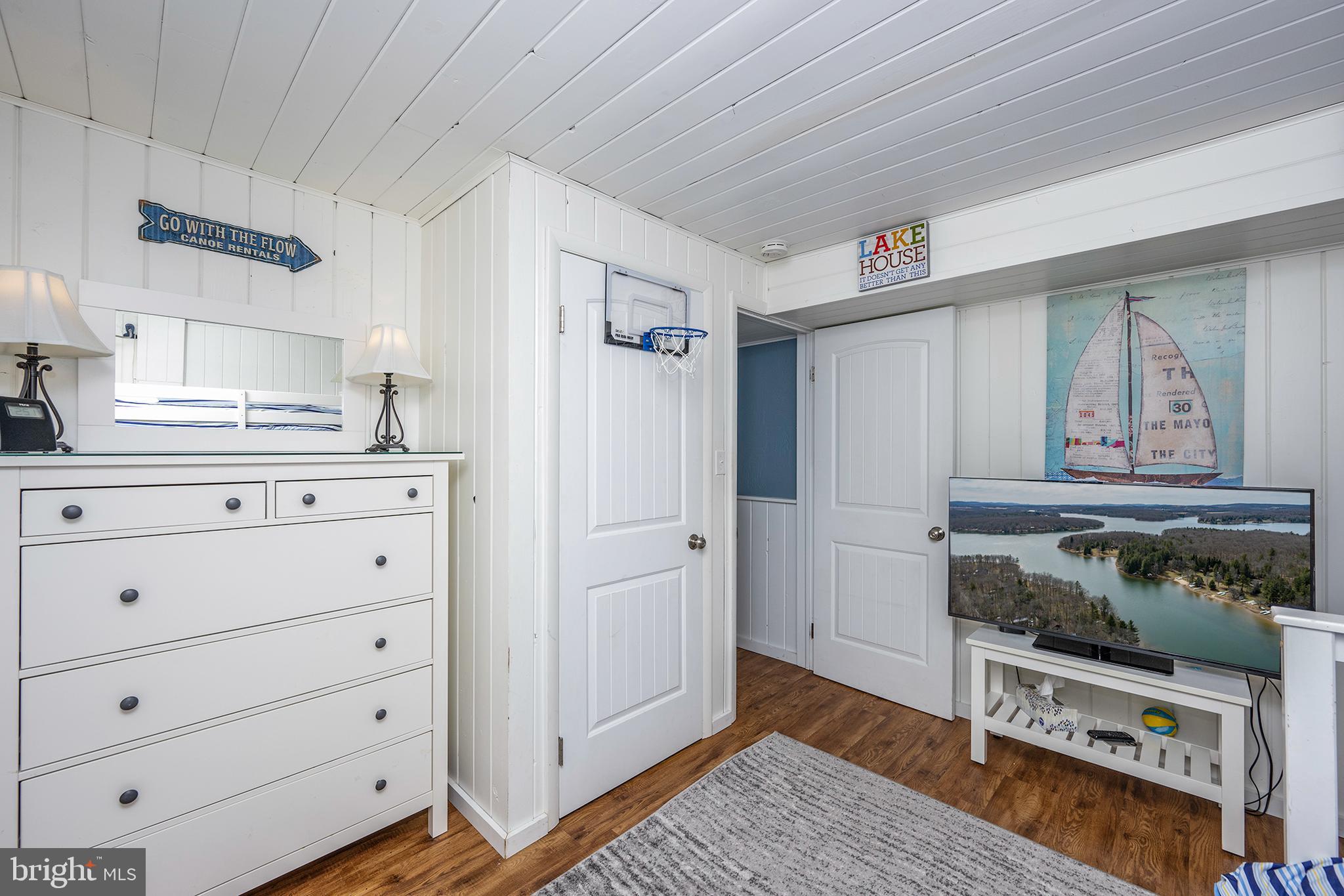 THOUSAND ACRES - Residential