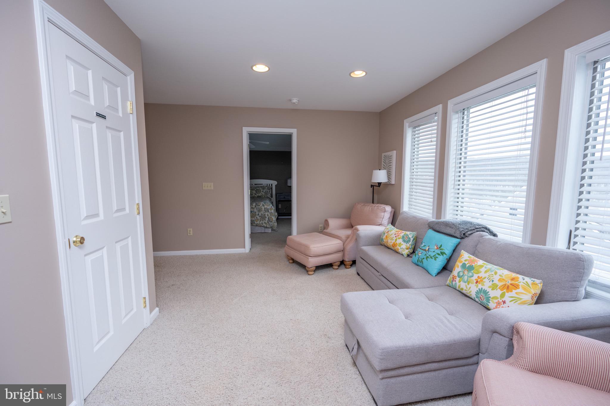 TRADERS LANDING - Residential