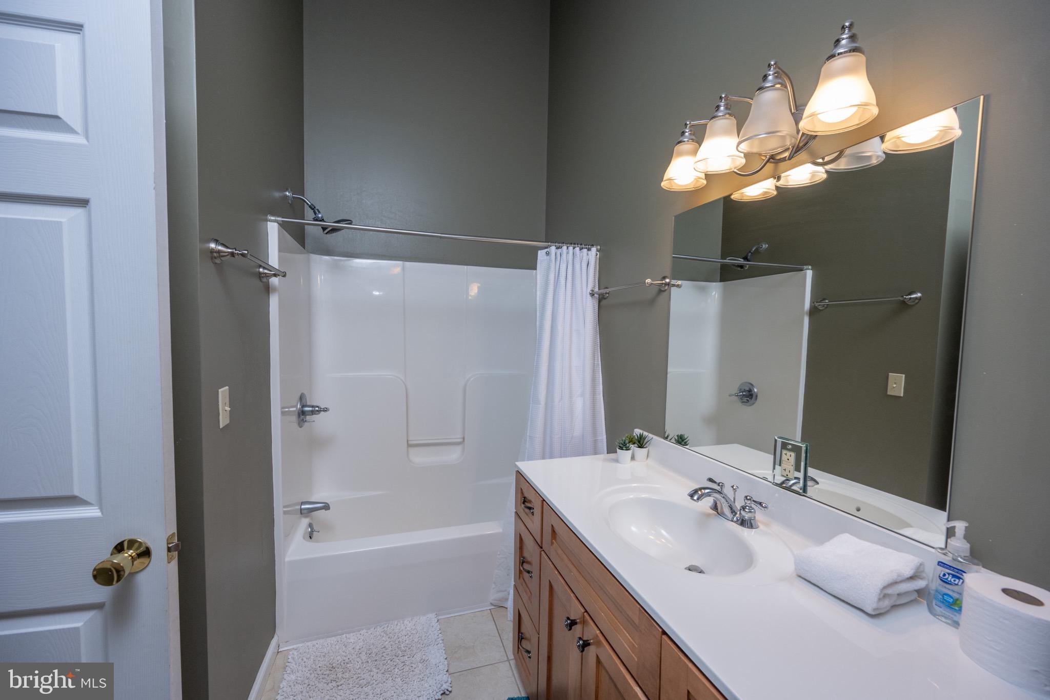 TRADERS LANDING - Residential