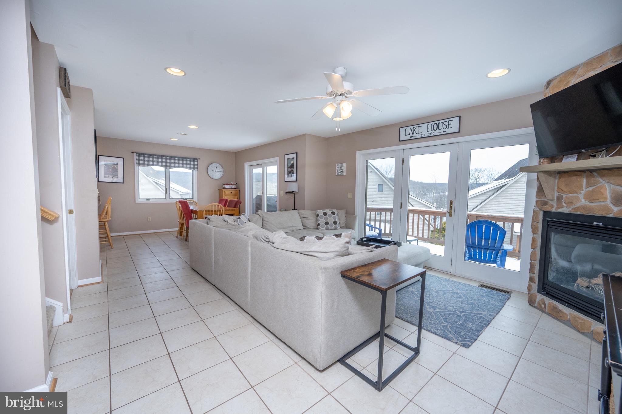 TRADERS LANDING - Residential