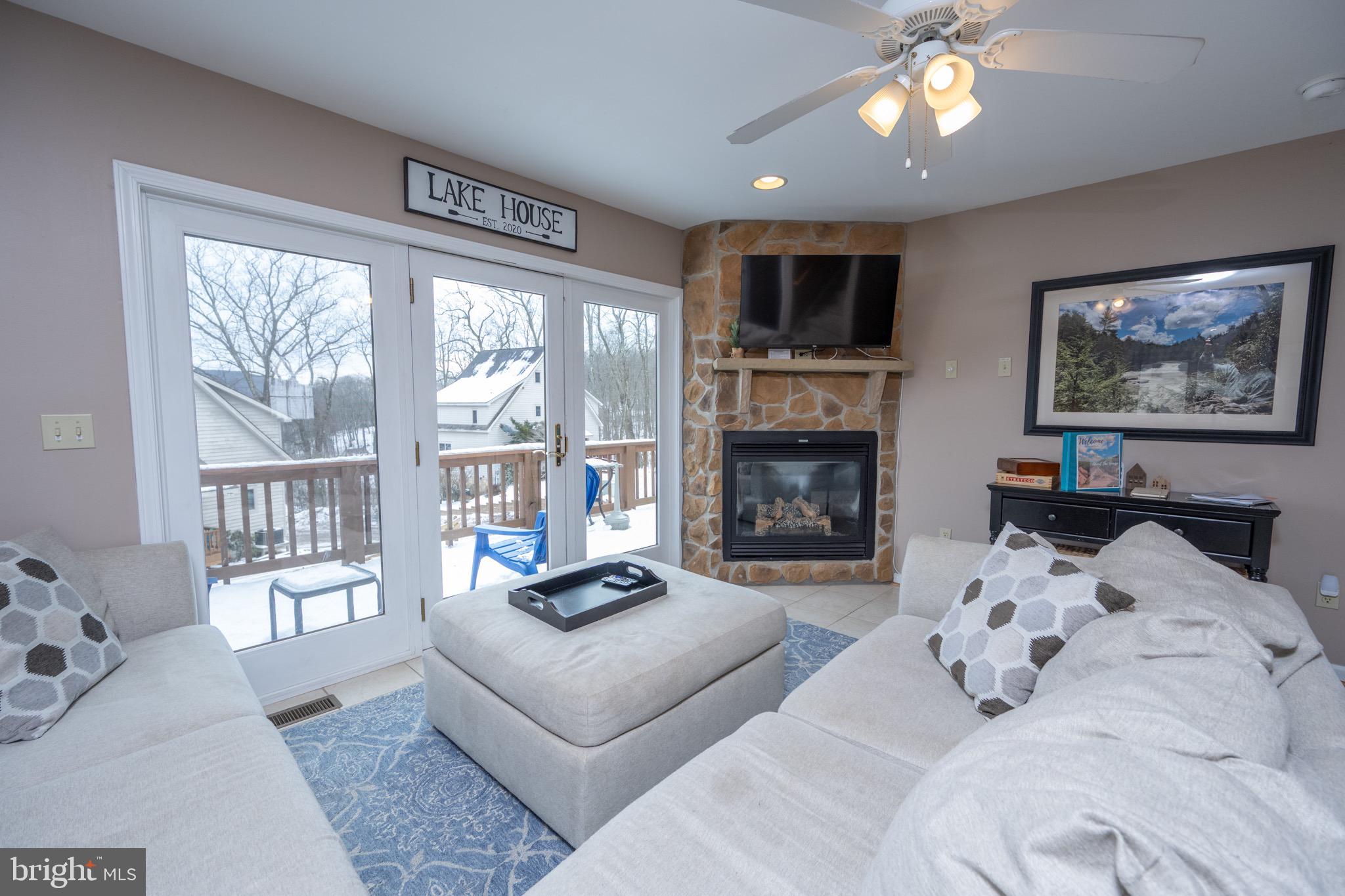 TRADERS LANDING - Residential