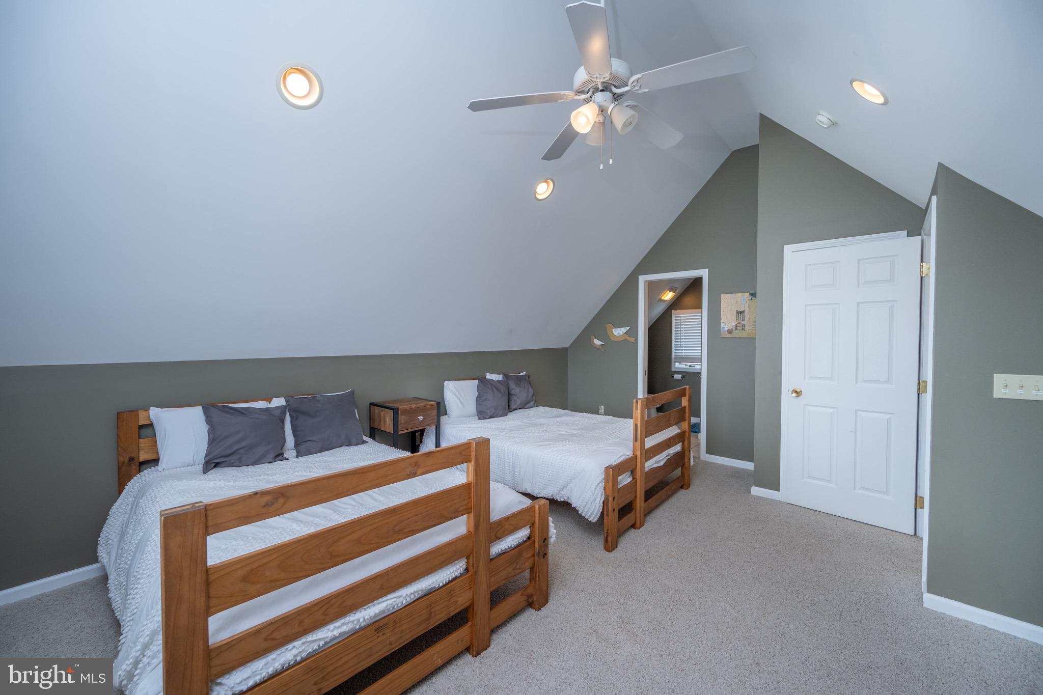 TRADERS LANDING - Residential