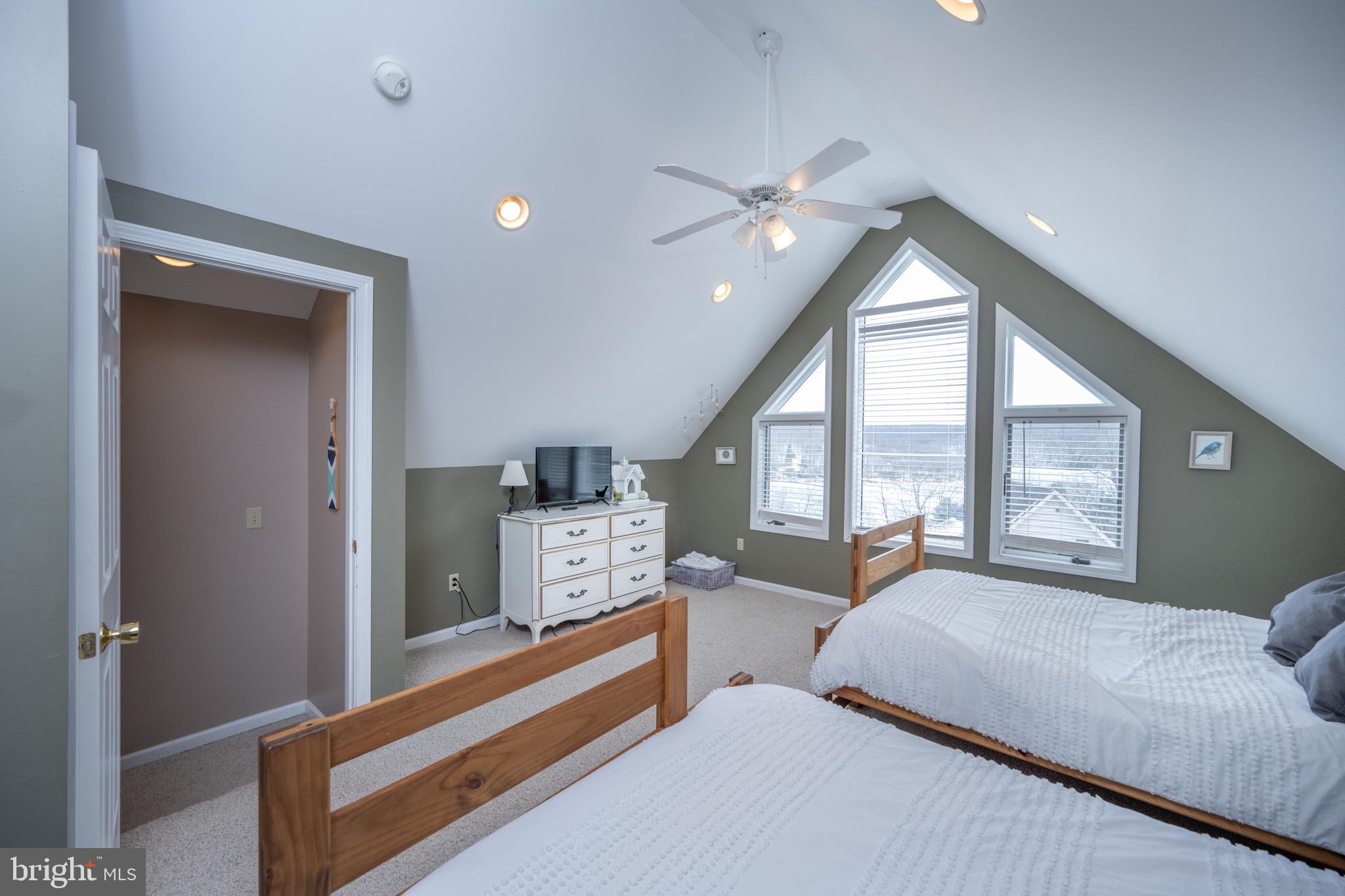 TRADERS LANDING - Residential