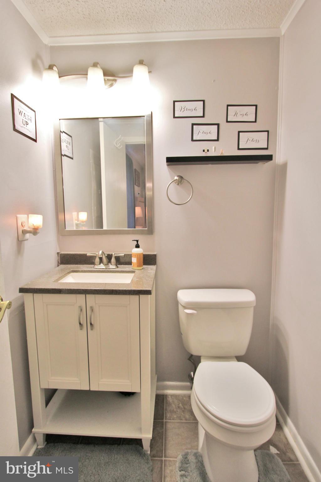 HOLLYWOOD SHORES - Residential