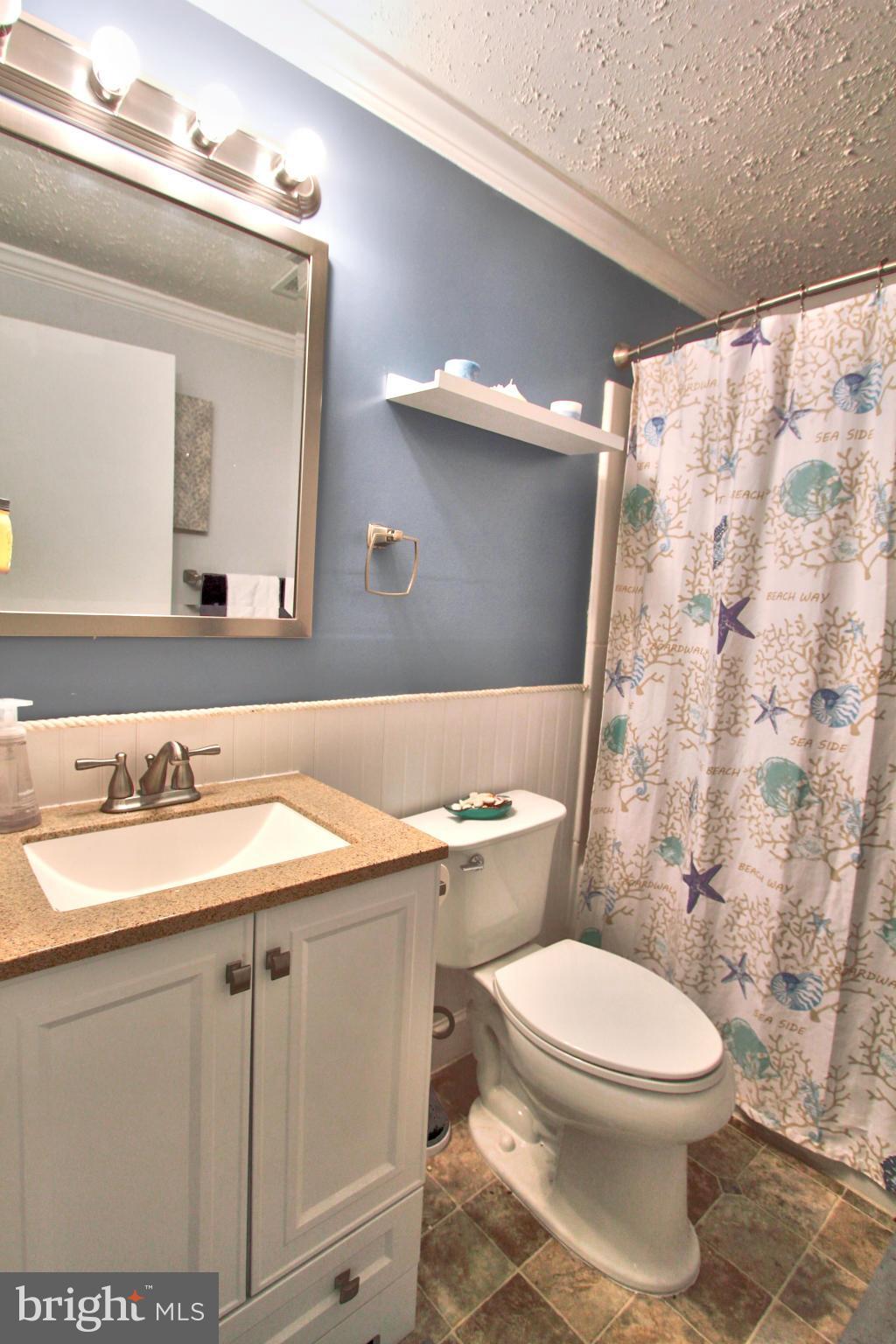 HOLLYWOOD SHORES - Residential