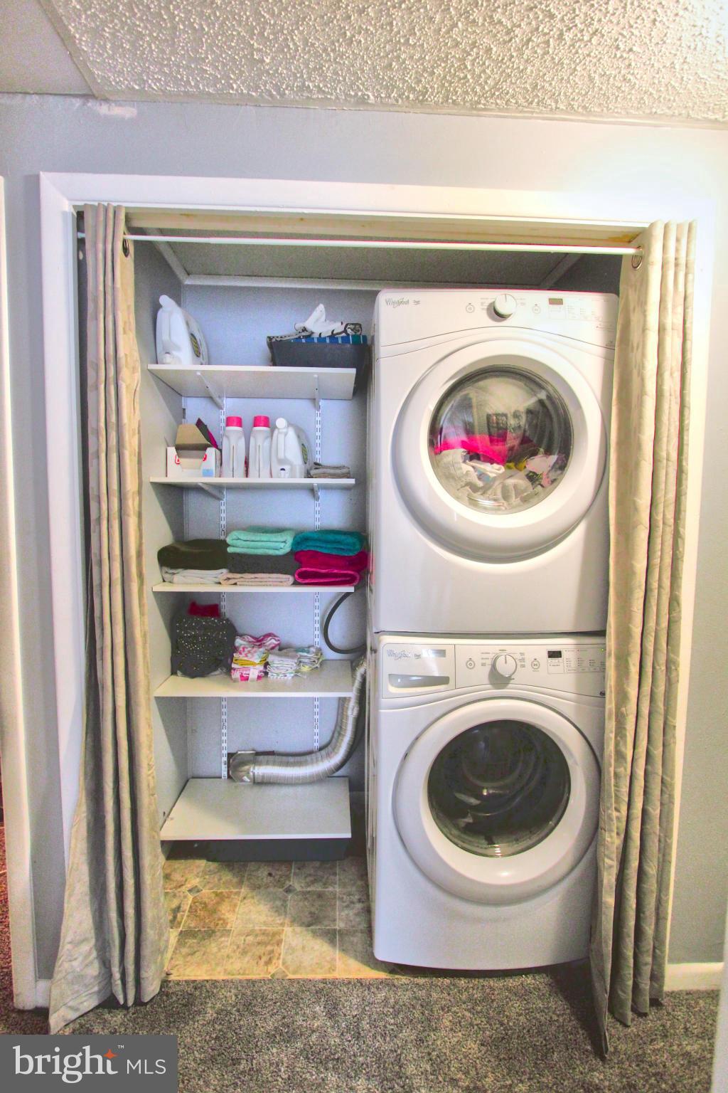 HOLLYWOOD SHORES - Residential