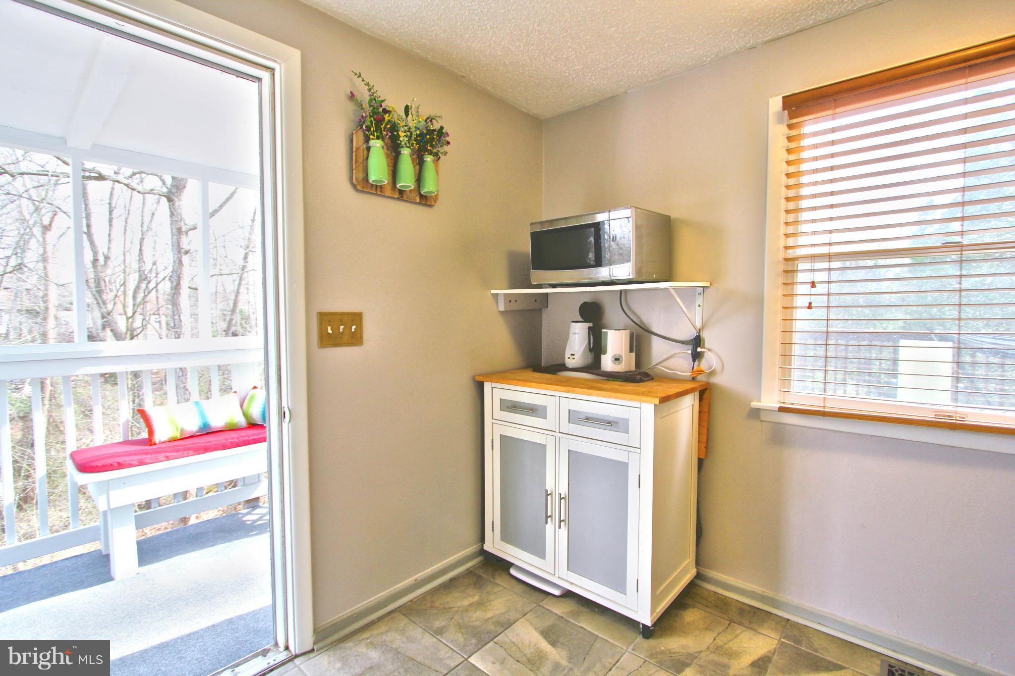 HOLLYWOOD SHORES - Residential