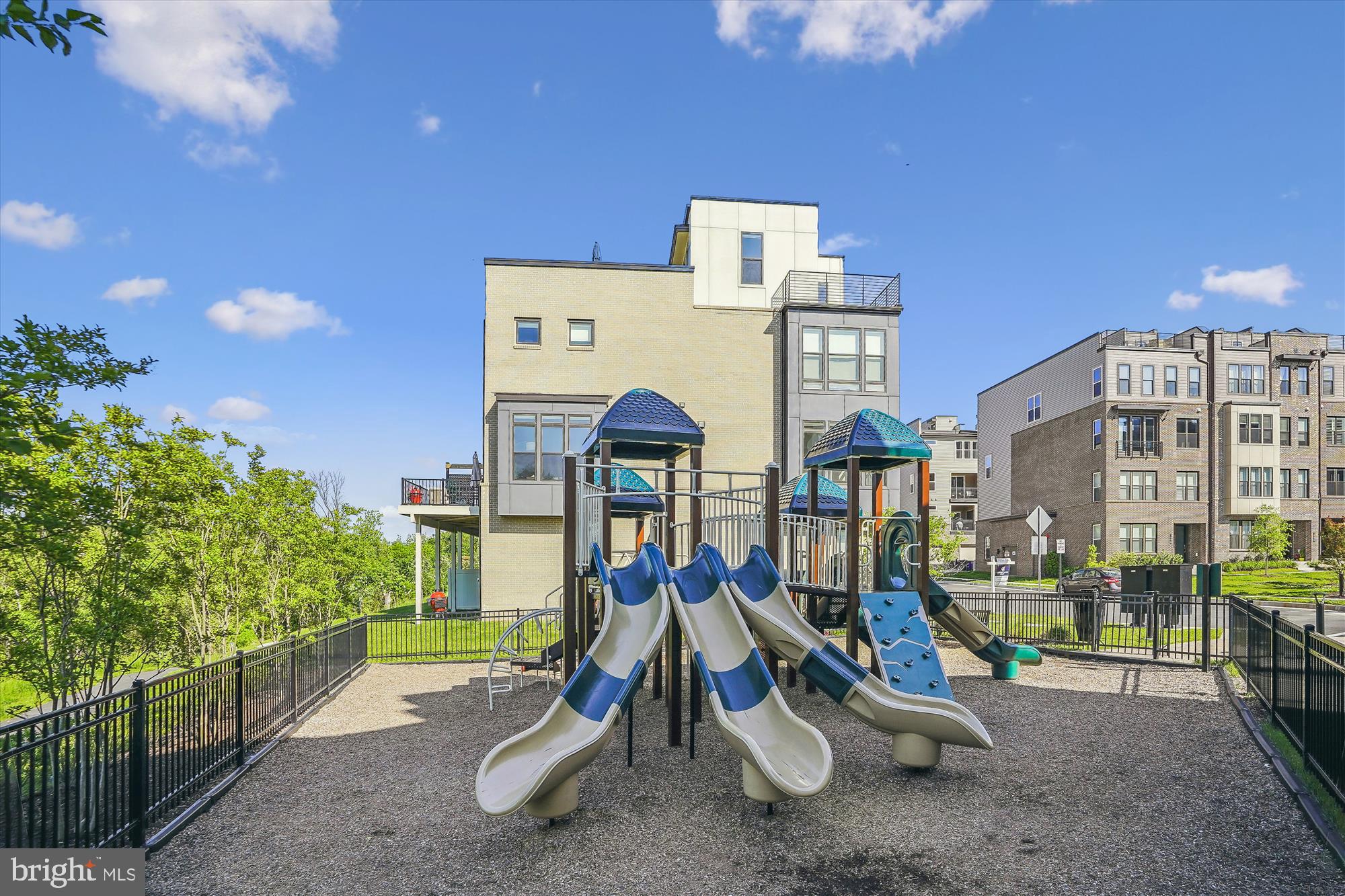 COMMONWEALTH PLACE AT WESTFIELDS - Residential Lease