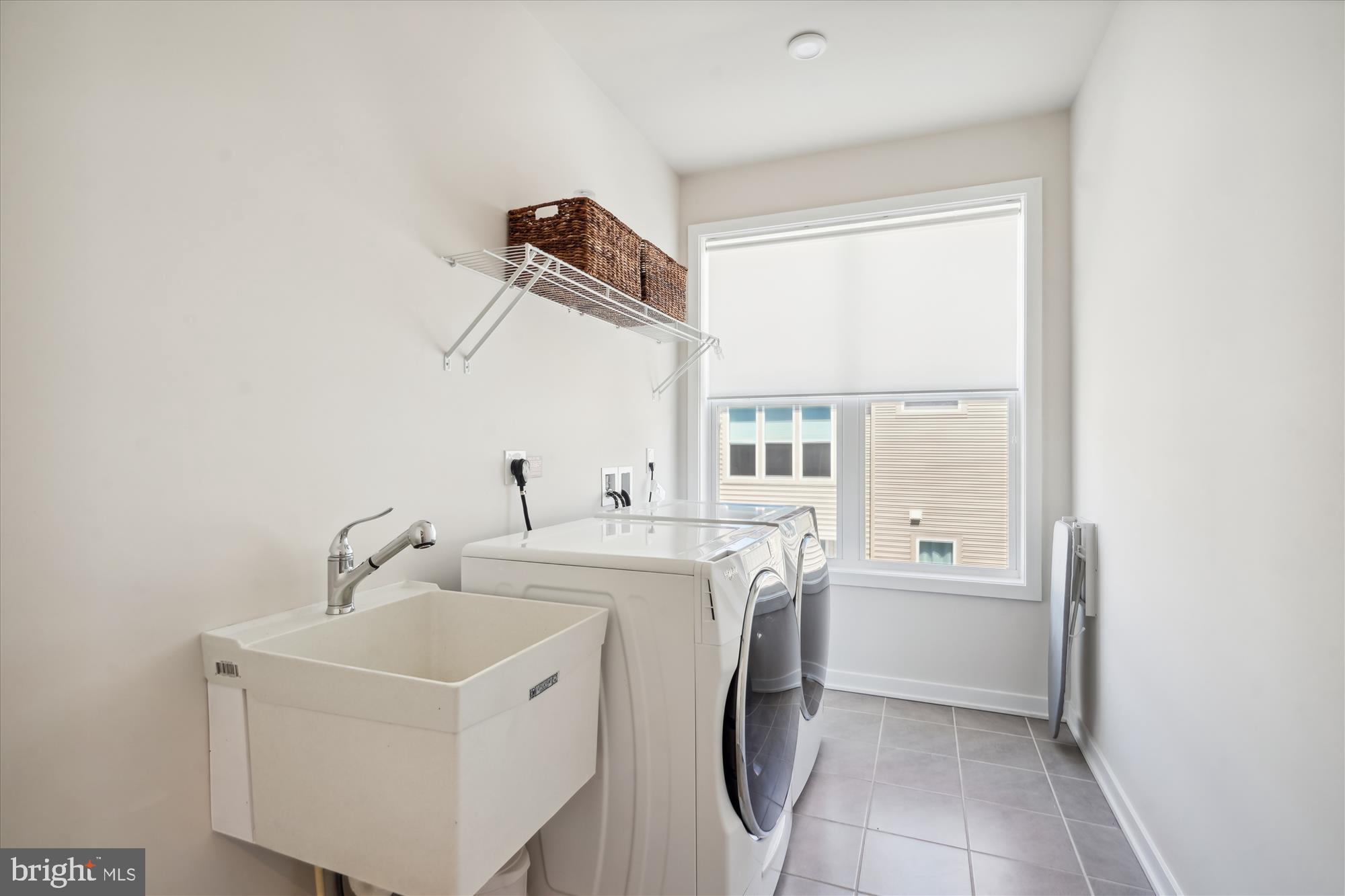 COMMONWEALTH PLACE AT WESTFIELDS - Residential Lease