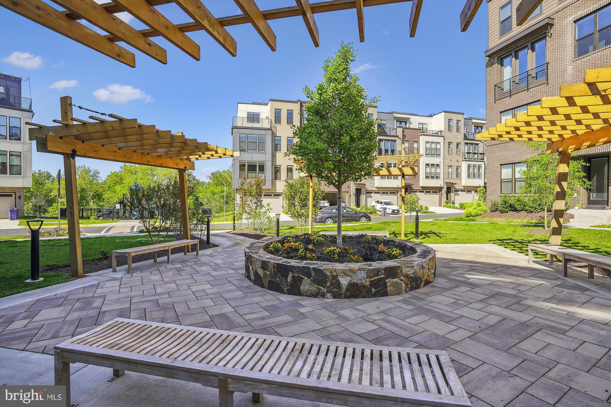 COMMONWEALTH PLACE AT WESTFIELDS - Residential Lease