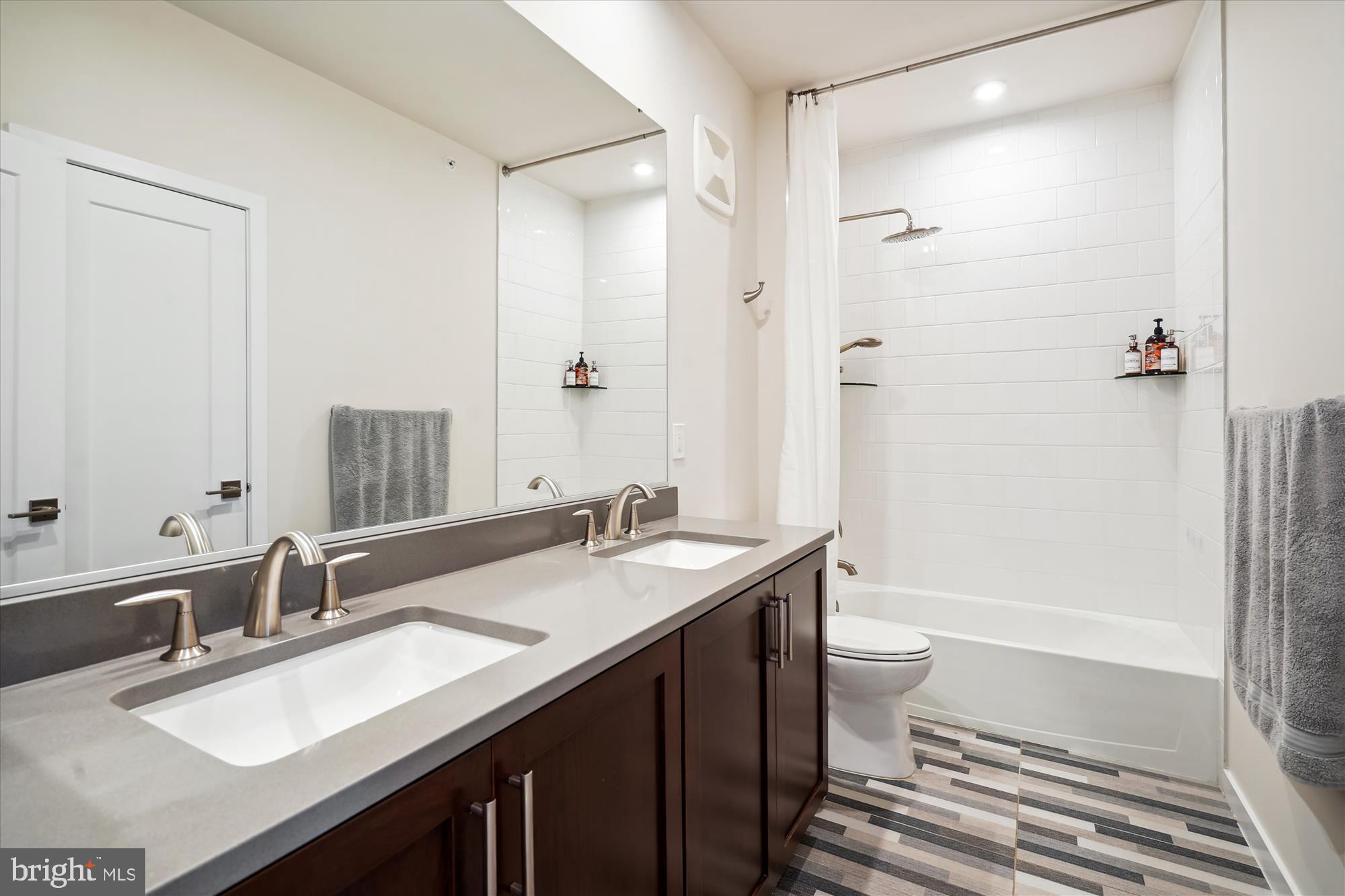 COMMONWEALTH PLACE AT WESTFIELDS - Residential Lease