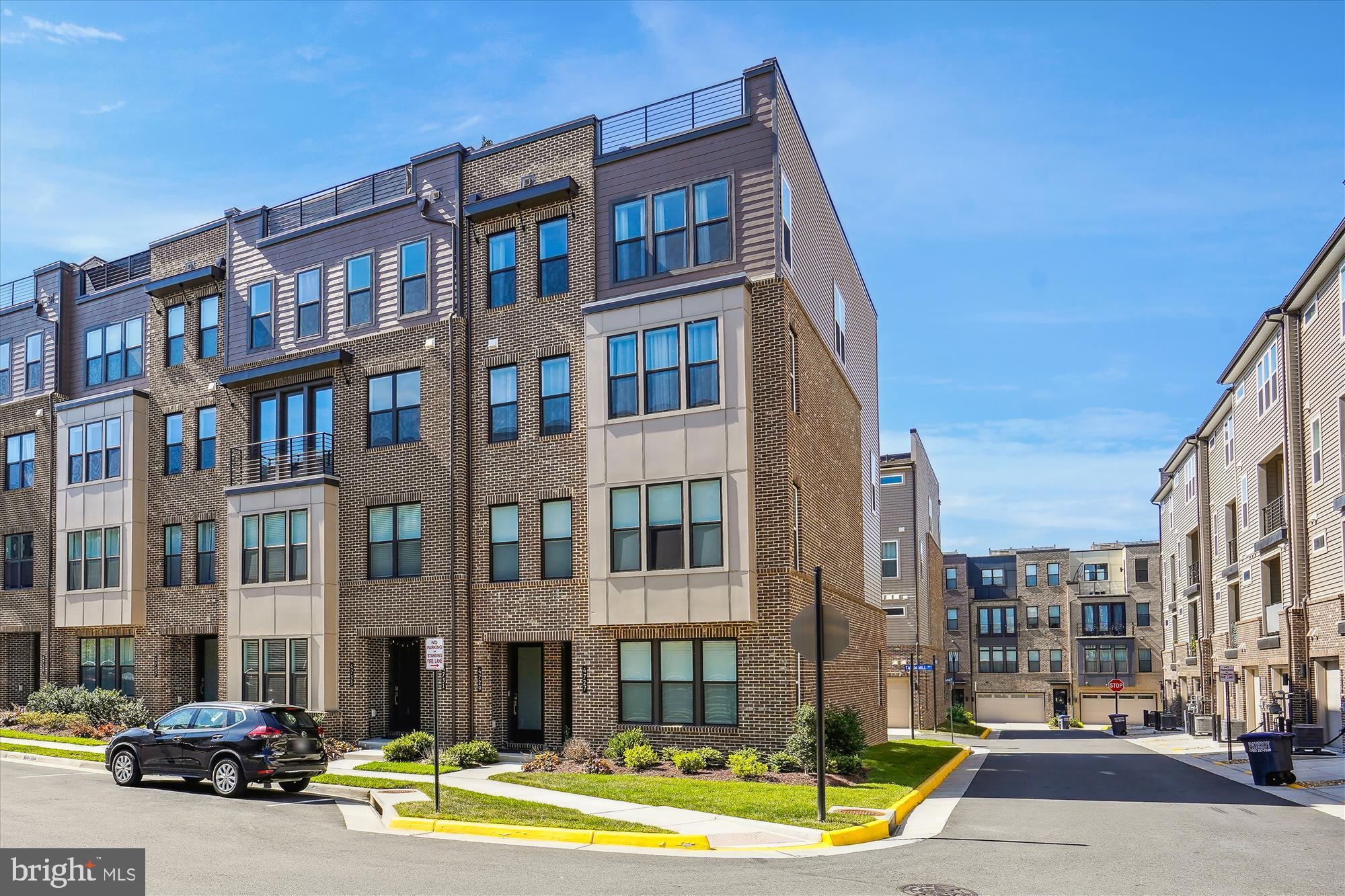 COMMONWEALTH PLACE AT WESTFIELDS - Residential Lease