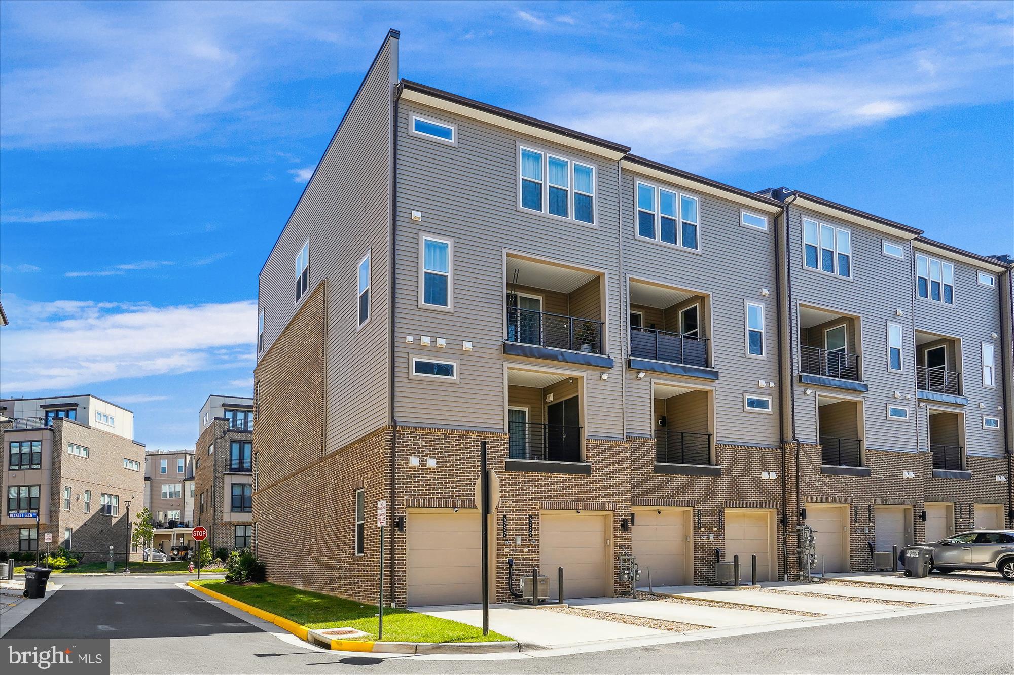 COMMONWEALTH PLACE AT WESTFIELDS - Residential Lease