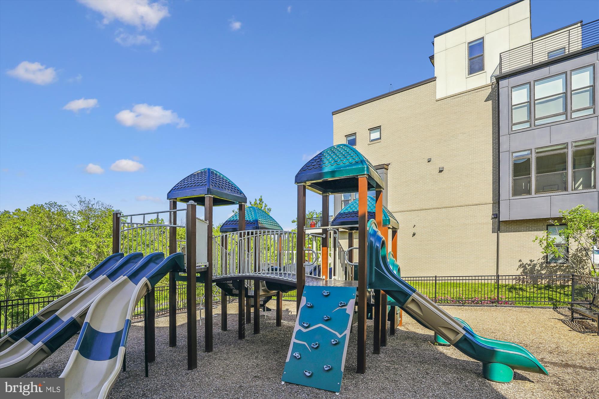 COMMONWEALTH PLACE AT WESTFIELDS - Residential Lease