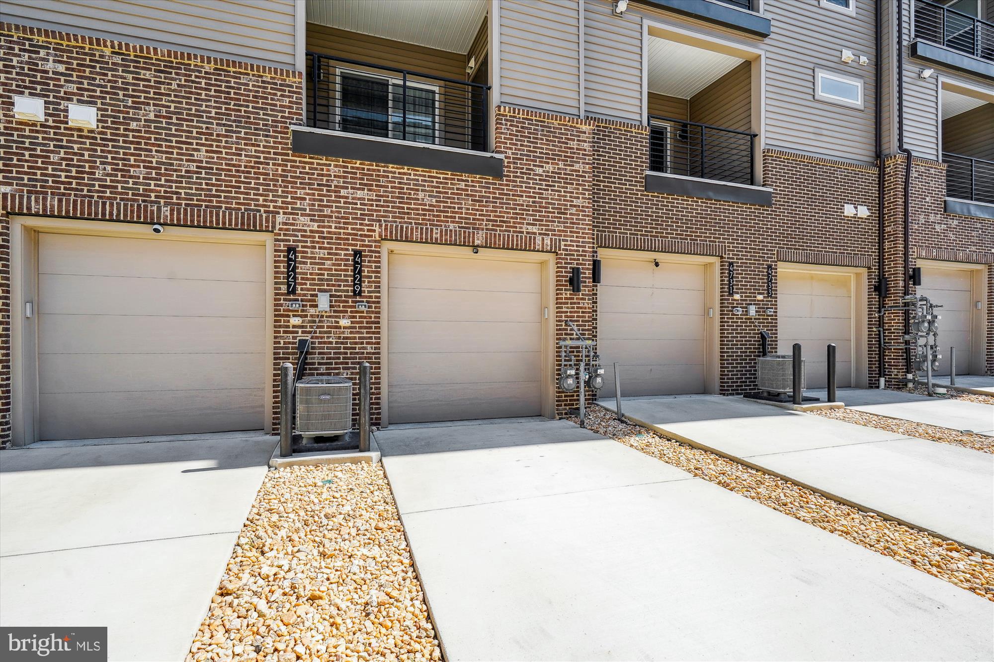 COMMONWEALTH PLACE AT WESTFIELDS - Residential Lease