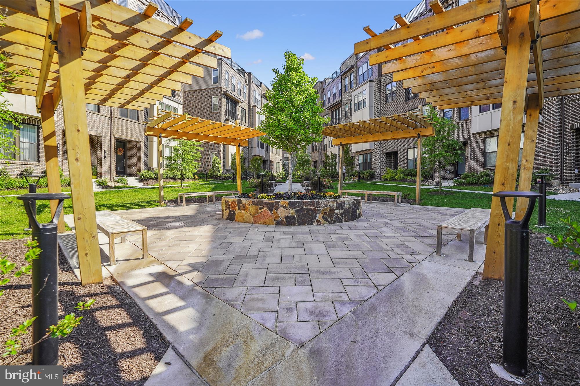 COMMONWEALTH PLACE AT WESTFIELDS - Residential Lease