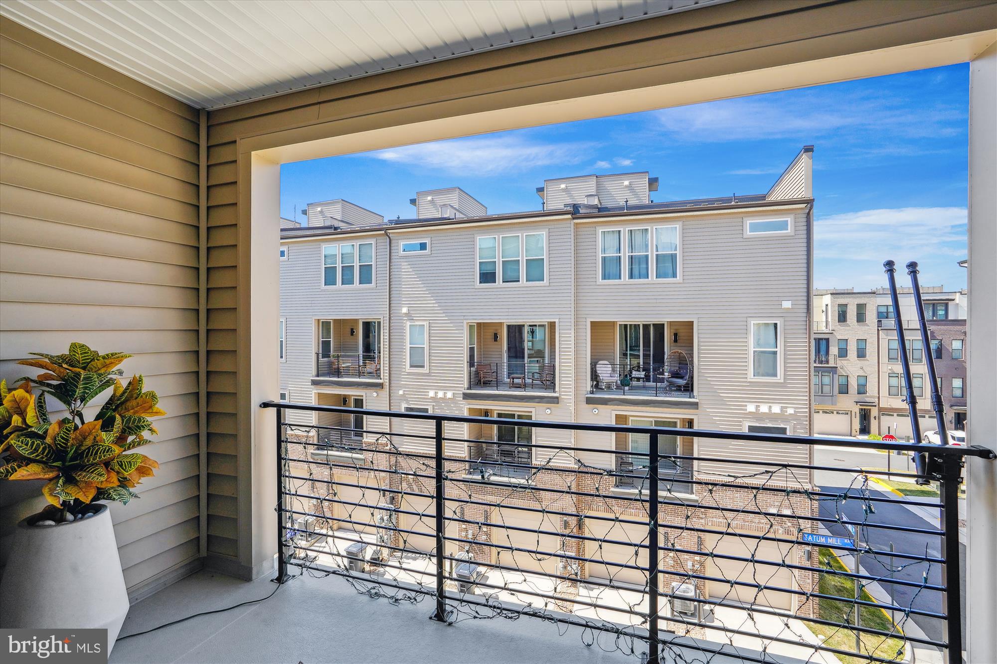 COMMONWEALTH PLACE AT WESTFIELDS - Residential Lease