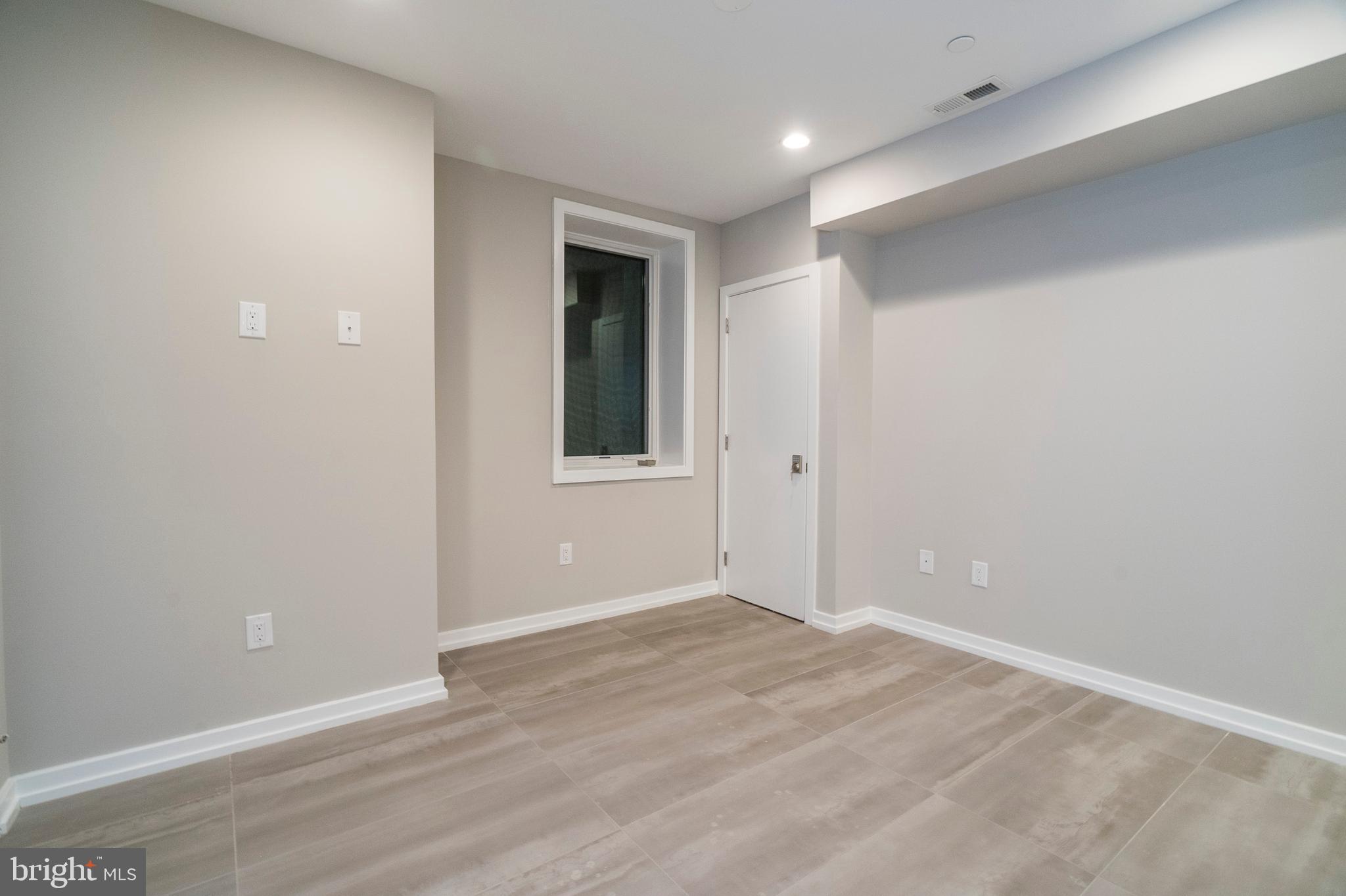 GRADUATE HOSPITAL - Residential Lease