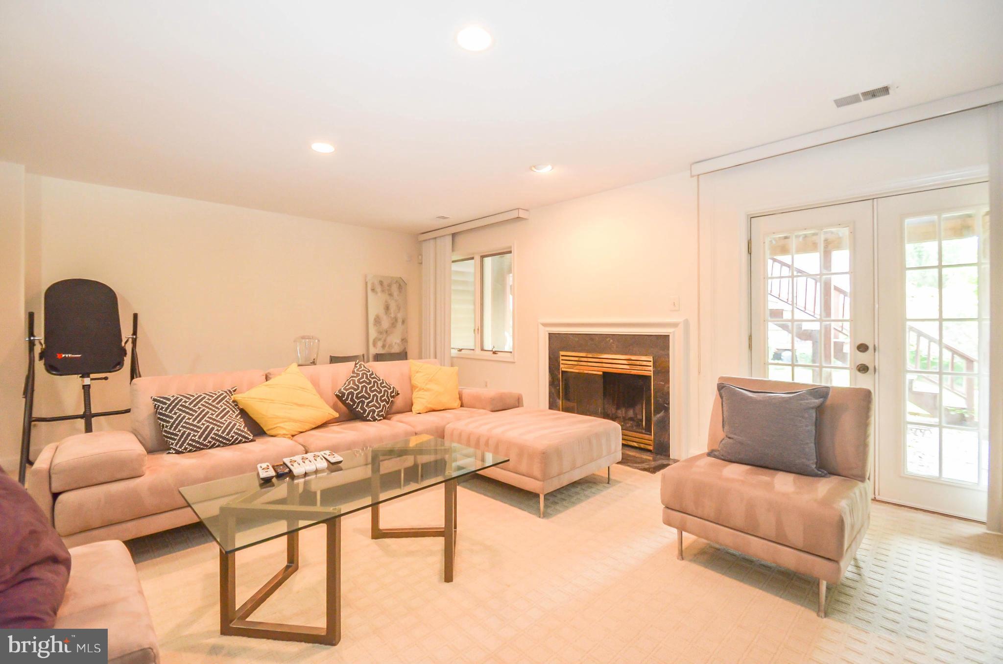 SUMMIT CHASE - Residential