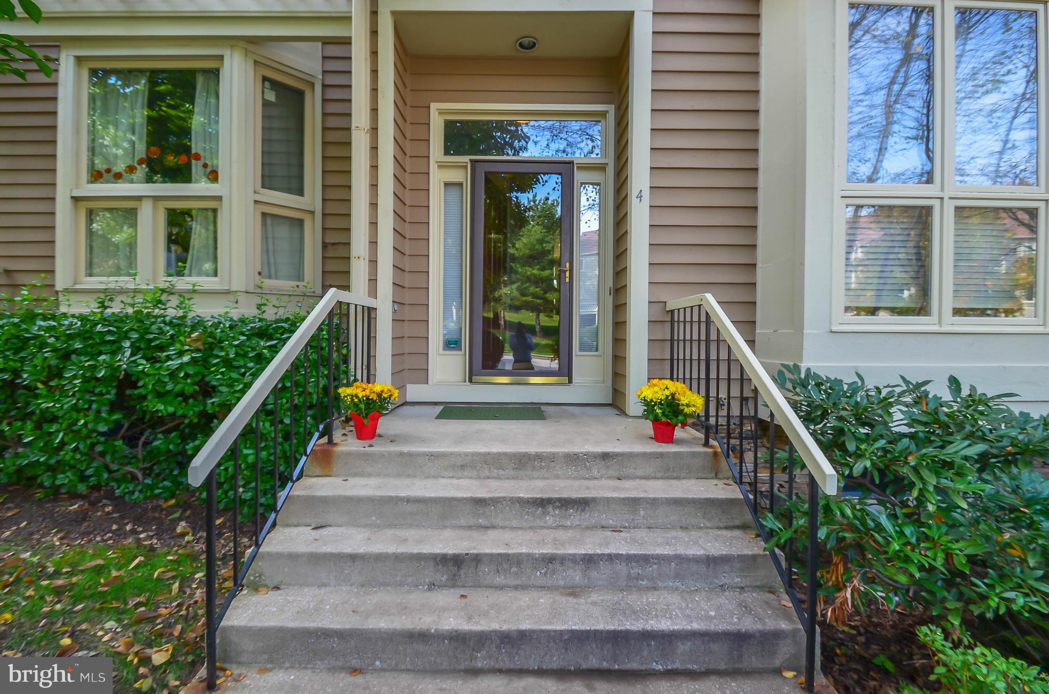 SUMMIT CHASE - Residential