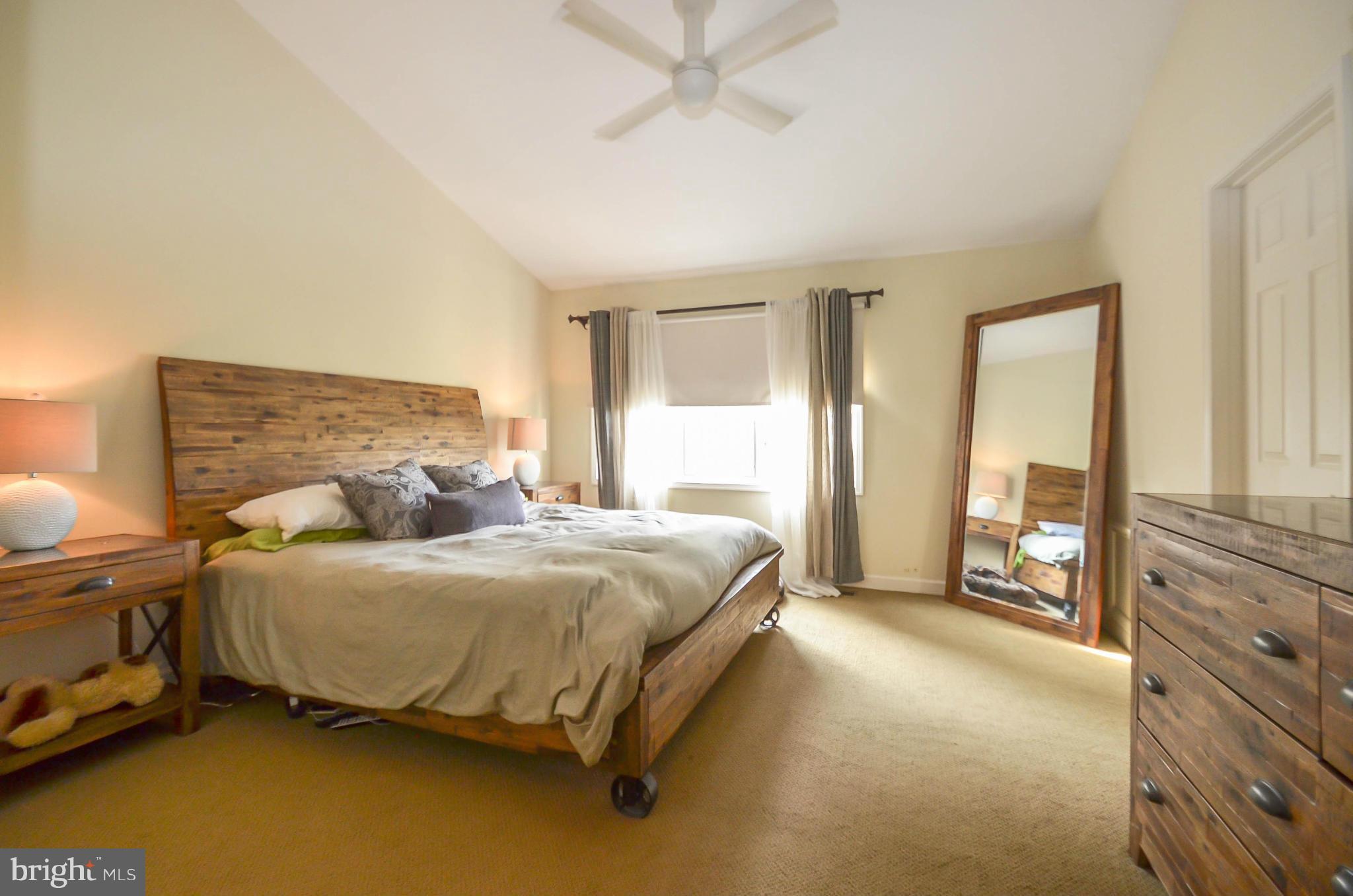 SUMMIT CHASE - Residential