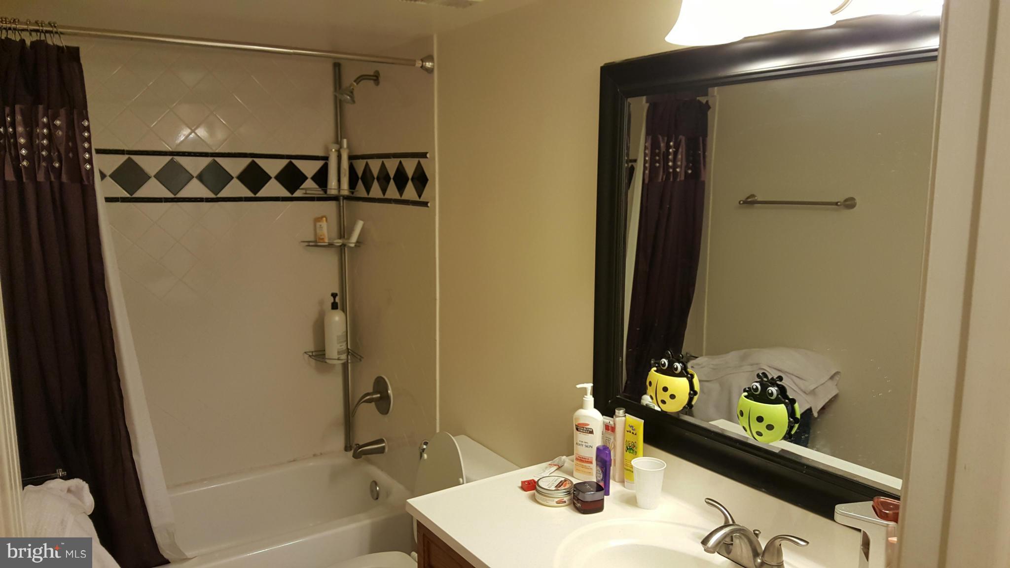 LAKESIDE PLAZA - Residential